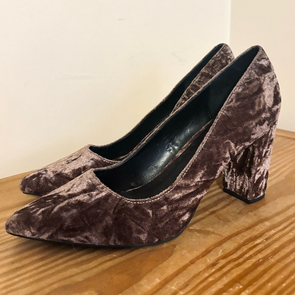 Simply Vera Wang Prague Crushed Velvet Purple Heels